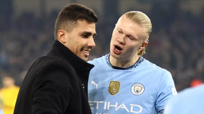 Rodri presents Ballon d'Or award to Manchester City