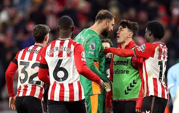 Gianluigi Donnarumma lose his composure vs Sunderland