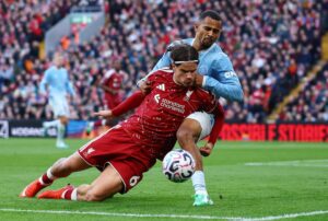 Alan Elias vs Liverpool