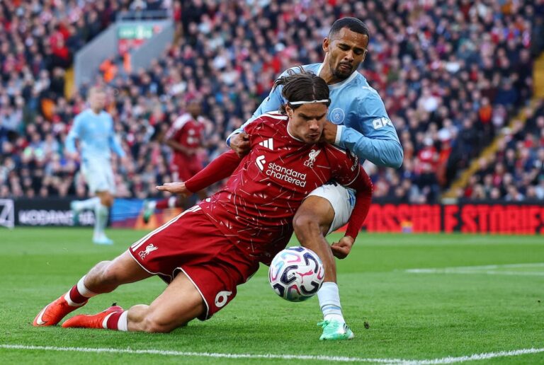Alan Elias vs Liverpool
